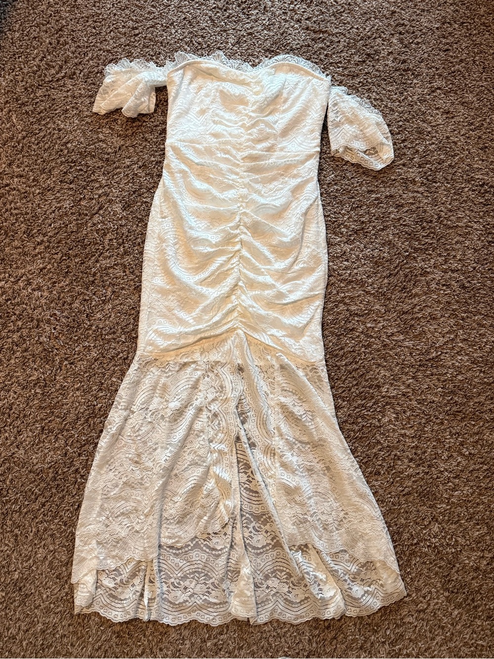 NWT Off-Shoulder White Lace Mermaid Dress